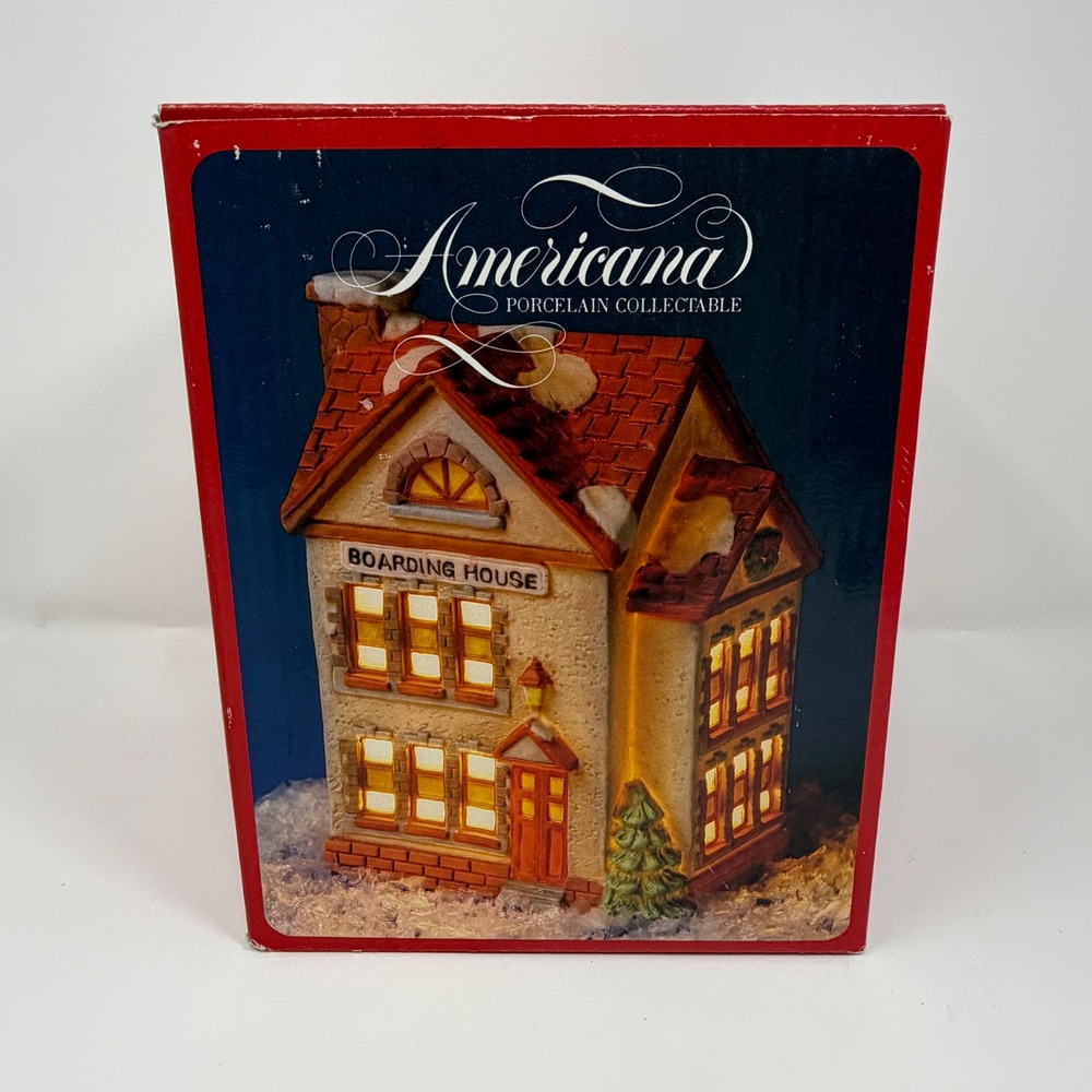 Americana‎ Porcelain Collectible Boarding House Christmas Village House Lighted